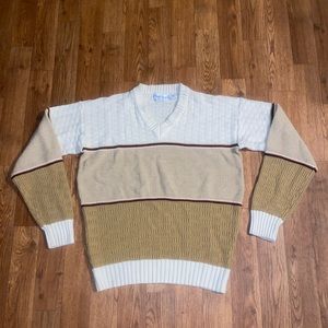 VTG Monterey V-Neck Sweater, Size: Large